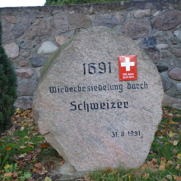 2_gedenkstein.jpg 